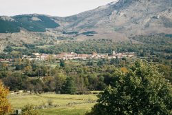 Navalonguilla desde el camino del Cenizo